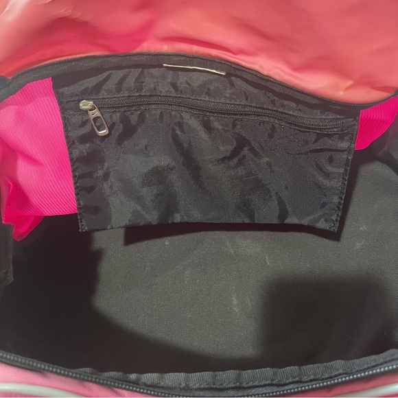 Nike Duffle Bag - Picture 4 of 5